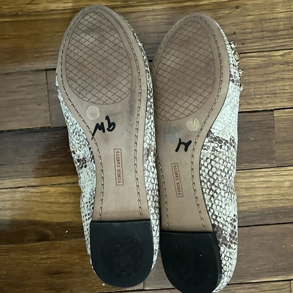 Vince Camuto Snake Skin Gold Embellished flats Size 7